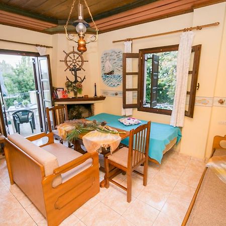 Niriides Apartment Agios Ioannis  エクステリア 写真